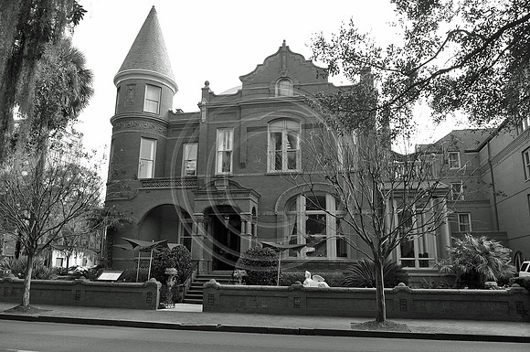 700 Drayton
